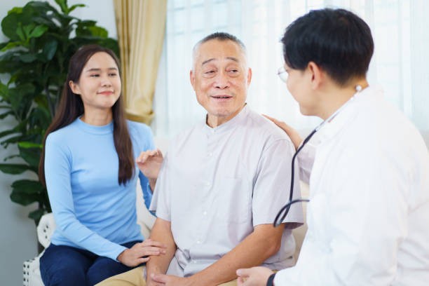 Già hóa dân số tại Việt Nam làm gia tăng nhu cầu chăm sóc sức khỏe cho người cao tuổi